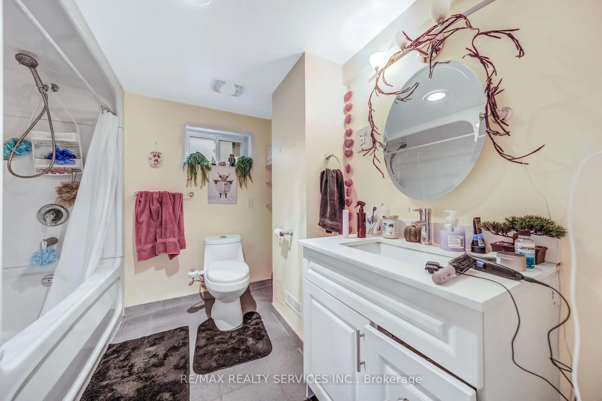 Photo 36 of 39 Flavian Crescent, Brampton, Southgate — HOMEH