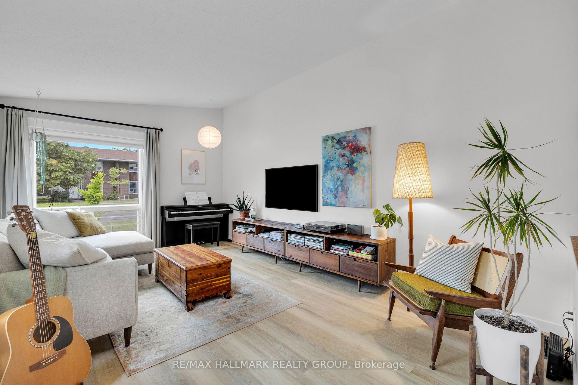 Photo 4 of 1292 Henry Farm Drive, Ottawa, Copeland Park — HOMEH