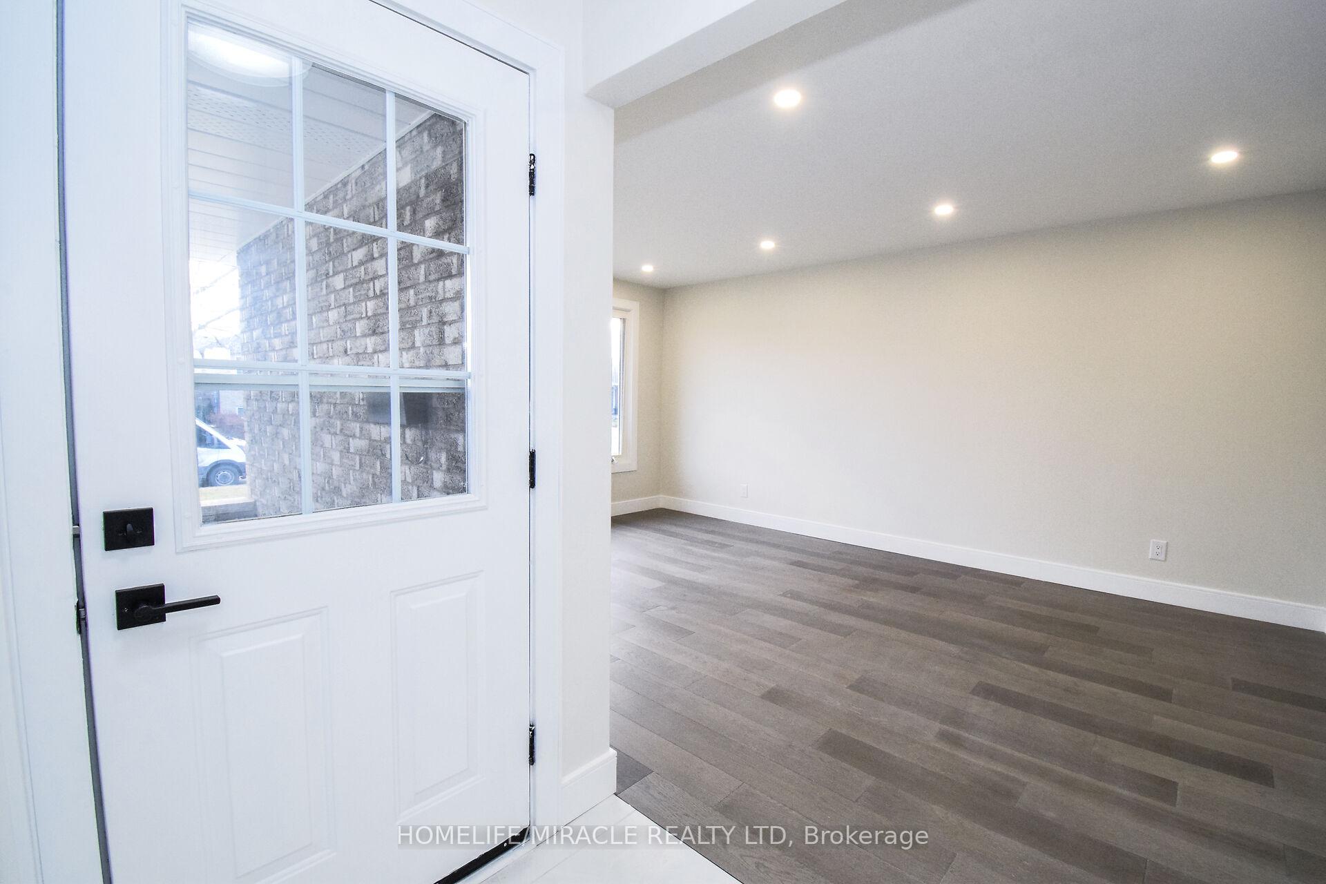 Photo 2 of 25 Meredith Drive, St. Catharines, Carlton/Bunting — HOMEH