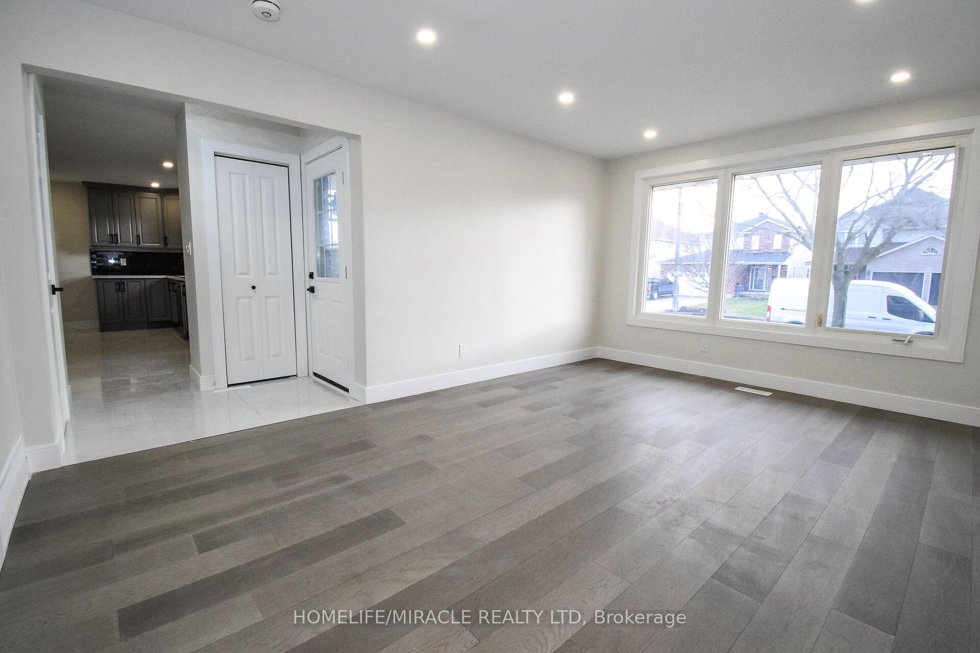 Photo 3 of 25 Meredith Drive, St. Catharines, Carlton/Bunting — HOMEH