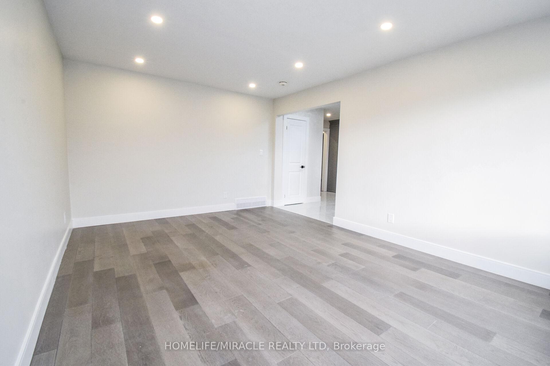 Photo 4 of 25 Meredith Drive, St. Catharines, Carlton/Bunting — HOMEH