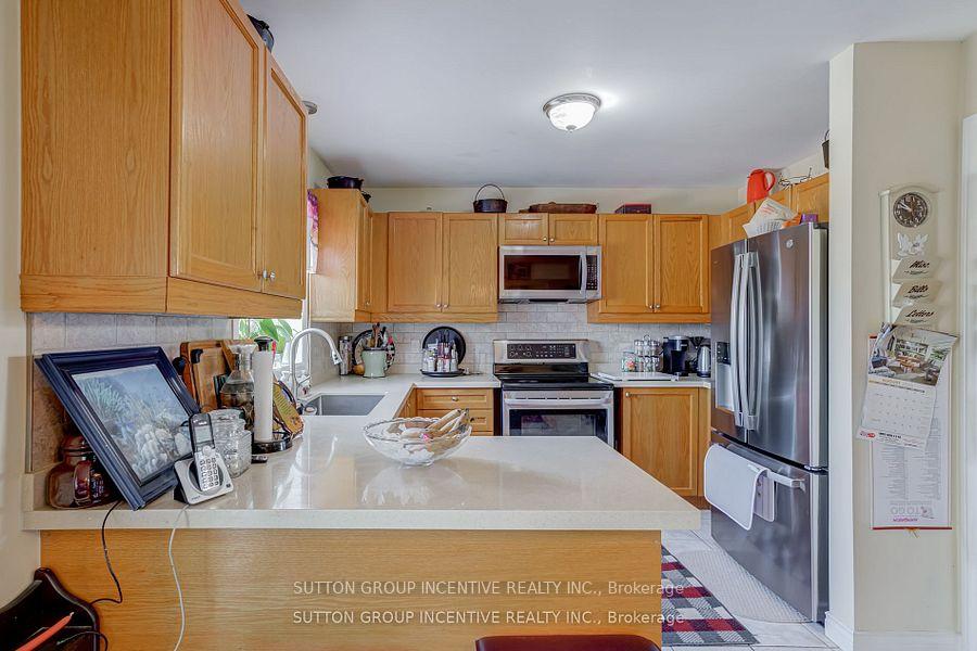 Photo 6 of 19 Brown Wood Drive, Barrie, Little Lake — HOMEH