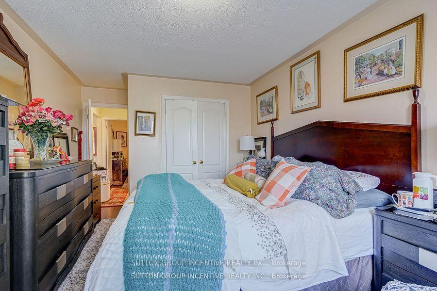 Photo 11 of 19 Brown Wood Drive, Barrie, Little Lake — HOMEH