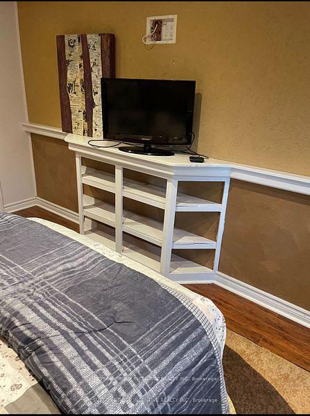 Photo 14 of 19 Brown Wood Drive, Barrie, Little Lake — HOMEH