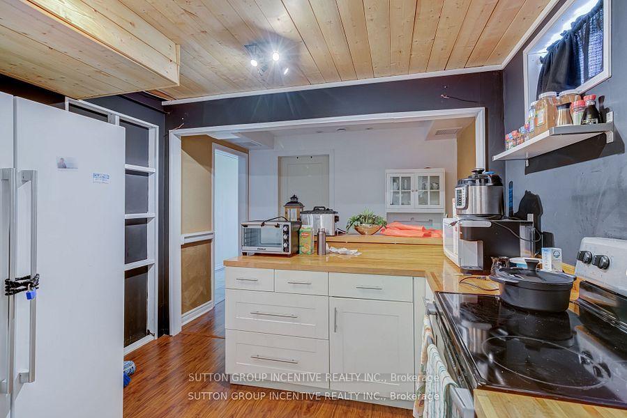 Photo 16 of 19 Brown Wood Drive, Barrie, Little Lake — HOMEH