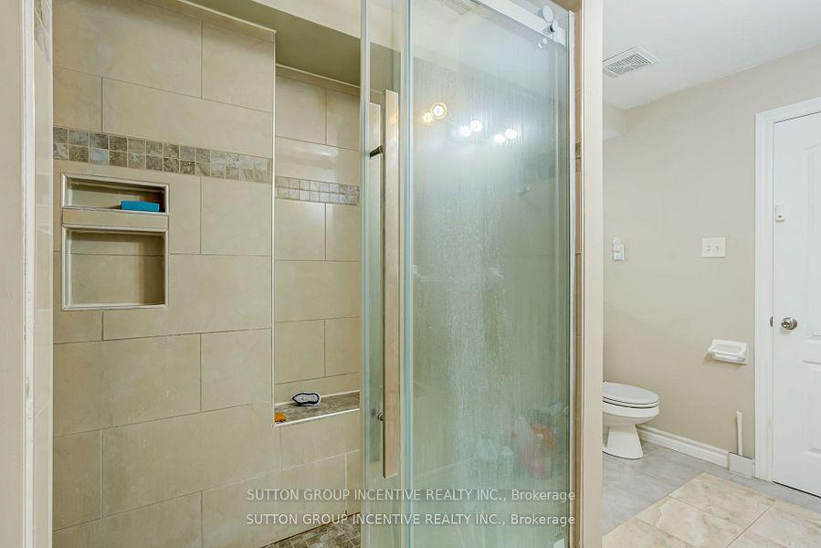 Photo 21 of 19 Brown Wood Drive, Barrie, Little Lake — HOMEH