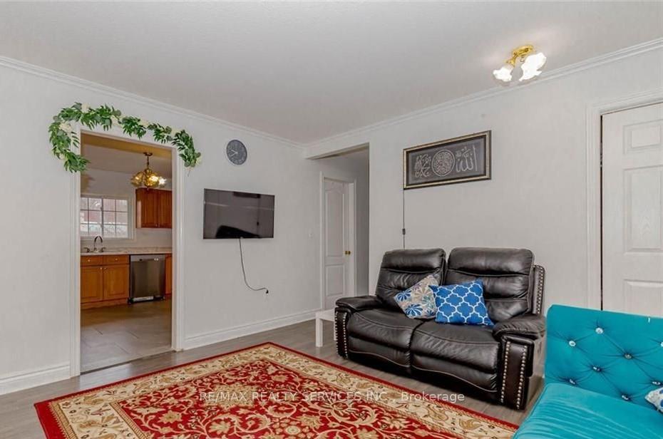Photo 5 of 18 Greenlaw Place, St. Catharines, Downtown — HOMEH
