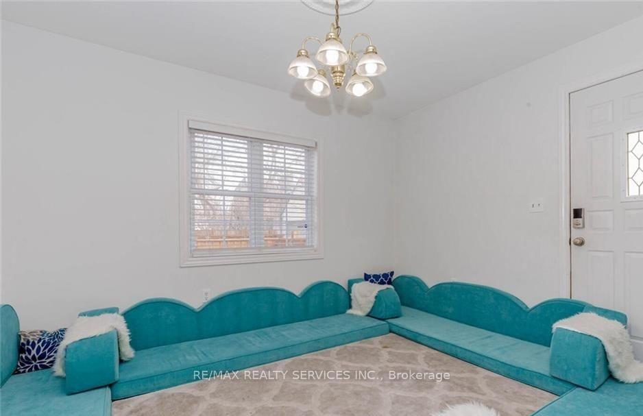 Photo 10 of 18 Greenlaw Place, St. Catharines, Downtown — HOMEH