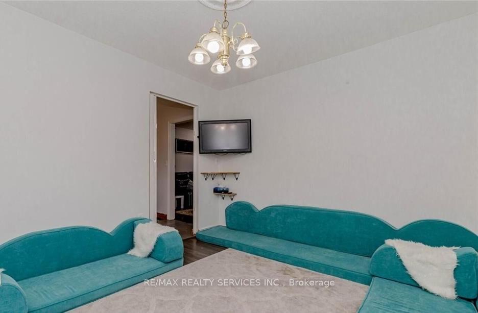 Photo 11 of 18 Greenlaw Place, St. Catharines, Downtown — HOMEH