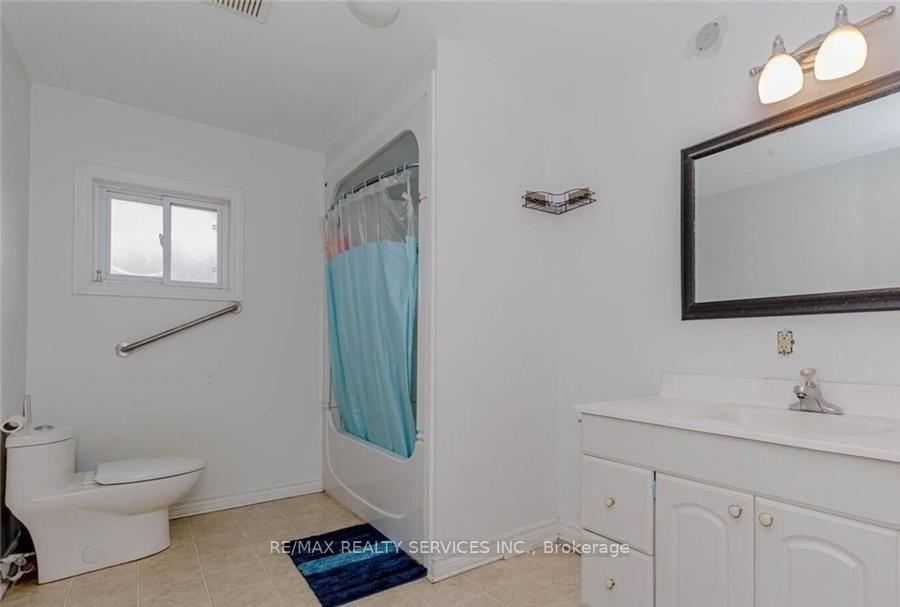Photo 15 of 18 Greenlaw Place, St. Catharines, Downtown — HOMEH