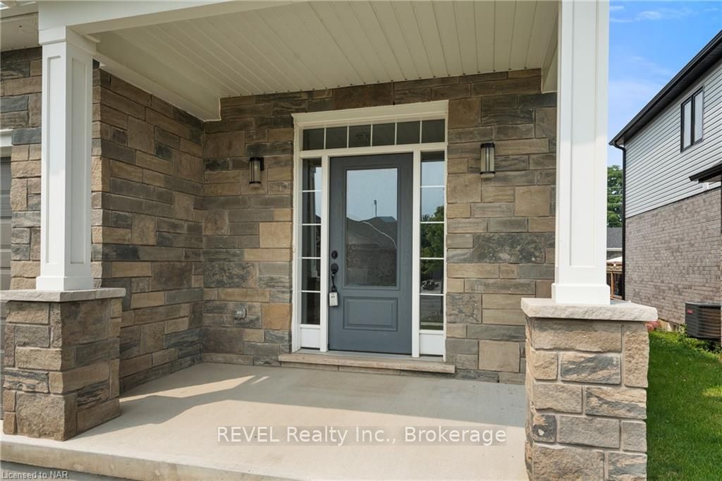 Photo 2 of 43 Berkshire Drive, St. Catharines, Carlton/Bunting — HOMEH