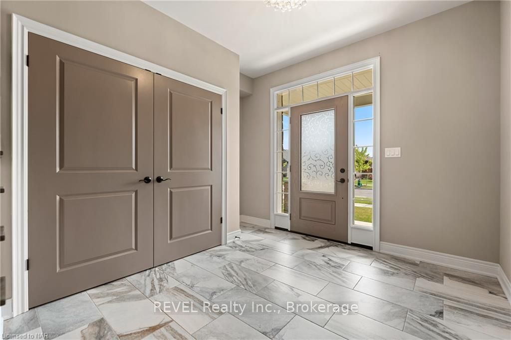 Photo 4 of 43 Berkshire Drive, St. Catharines, Carlton/Bunting — HOMEH