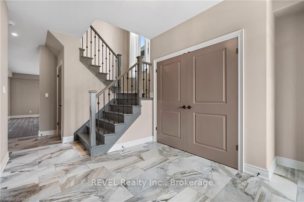 Photo 6 of 43 Berkshire Drive, St. Catharines, Carlton/Bunting — HOMEH