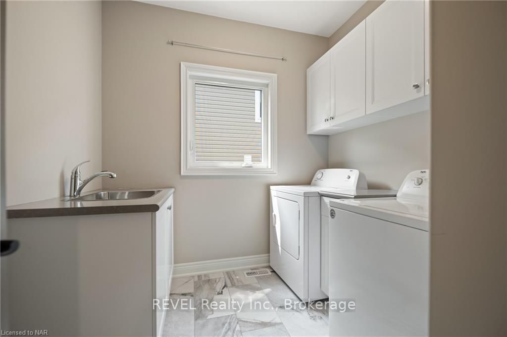 Photo 9 of 43 Berkshire Drive, St. Catharines, Carlton/Bunting — HOMEH