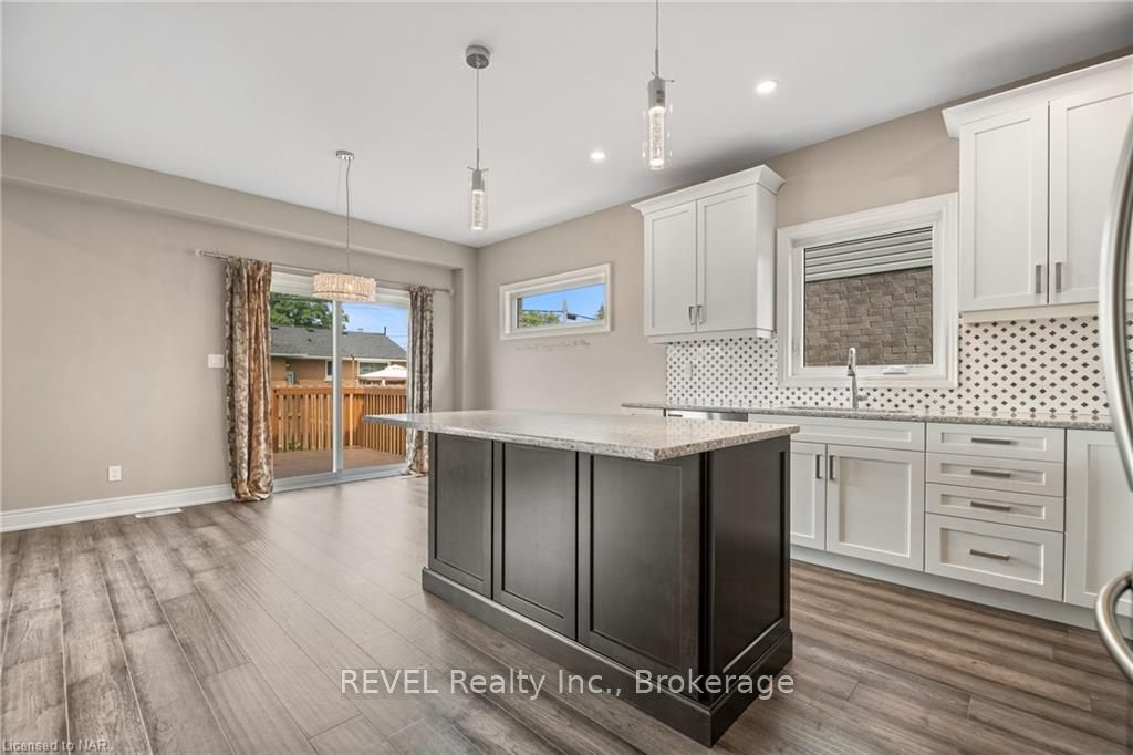 Photo 10 of 43 Berkshire Drive, St. Catharines, Carlton/Bunting — HOMEH