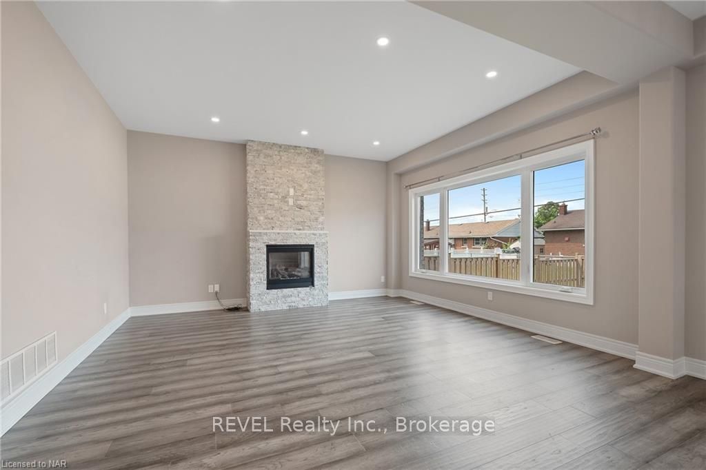 Photo 17 of 43 Berkshire Drive, St. Catharines, Carlton/Bunting — HOMEH