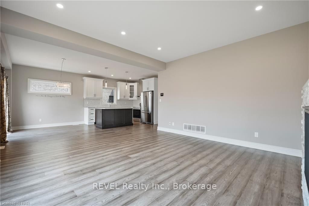 Photo 18 of 43 Berkshire Drive, St. Catharines, Carlton/Bunting — HOMEH