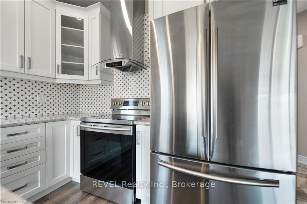 Photo 21 of 43 Berkshire Drive, St. Catharines, Carlton/Bunting — HOMEH