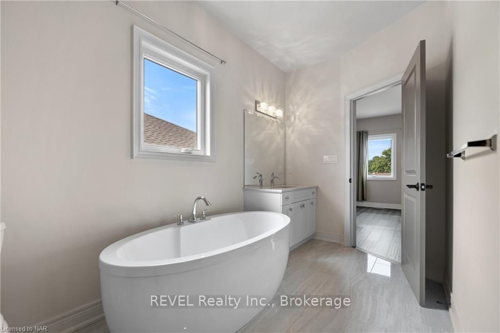 Photo 29 of 43 Berkshire Drive, St. Catharines, Carlton/Bunting — HOMEH