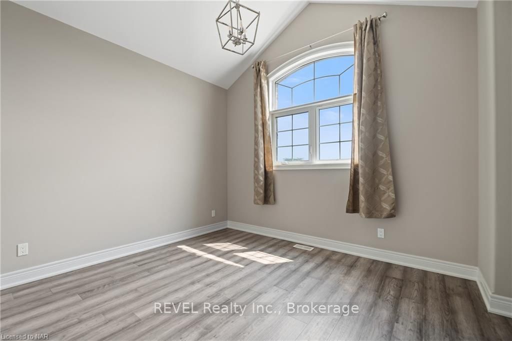 Photo 35 of 43 Berkshire Drive, St. Catharines, Carlton/Bunting — HOMEH