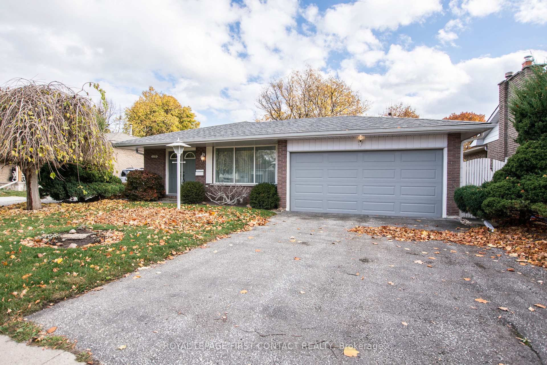 Photo 2 of 279 Cook Street, Barrie, Grove East — HOMEH
