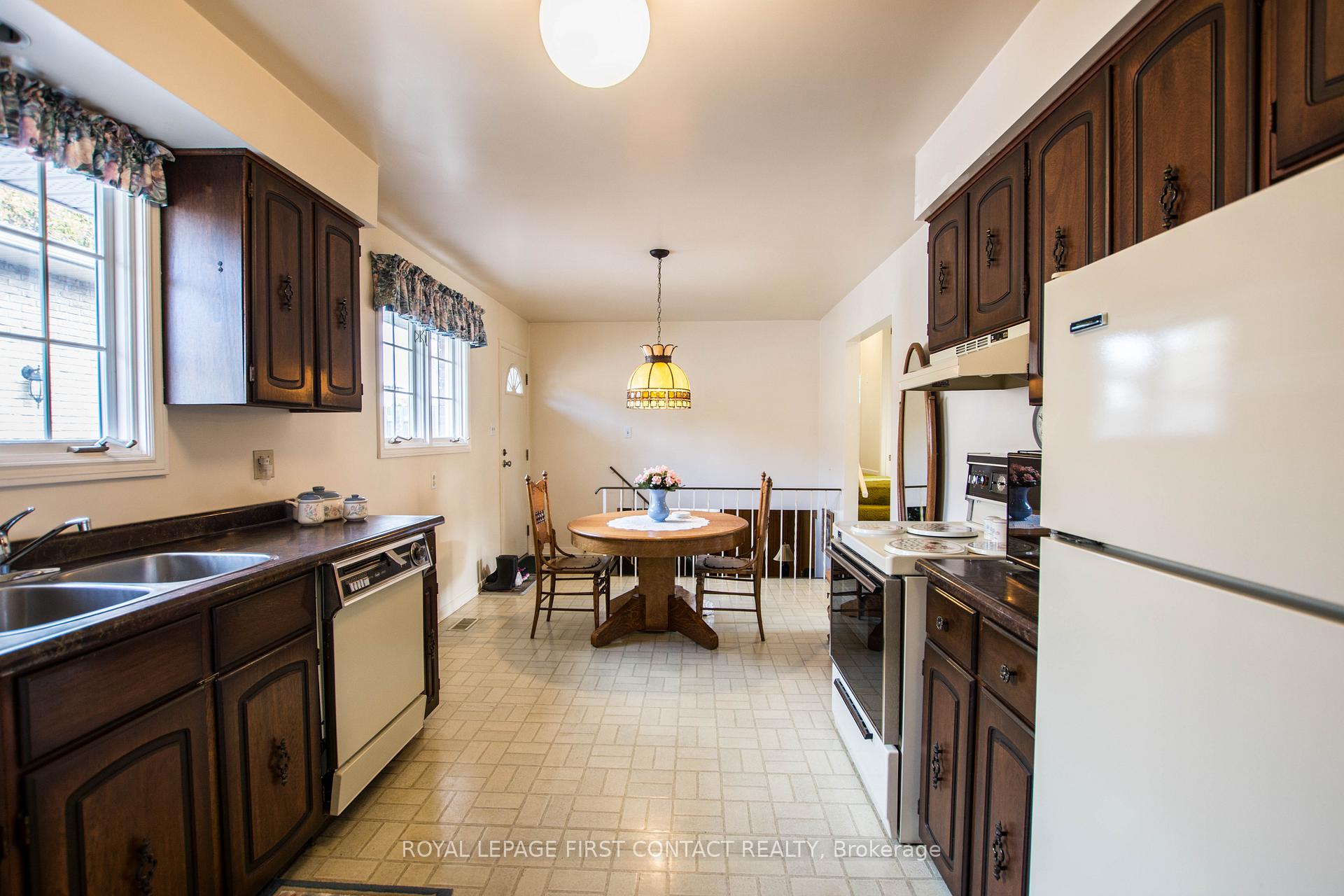 Photo 3 of 279 Cook Street, Barrie, Grove East — HOMEH