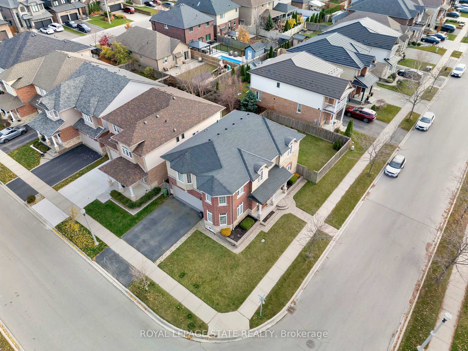 Photo 2 of 19 Watershore Drive, Hamilton, Winona — HOMEH
