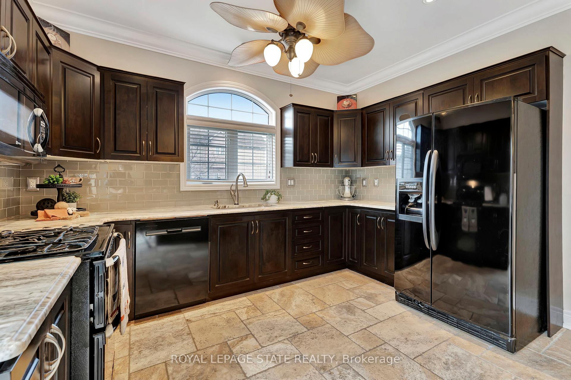 Photo 11 of 19 Watershore Drive, Hamilton, Winona — HOMEH