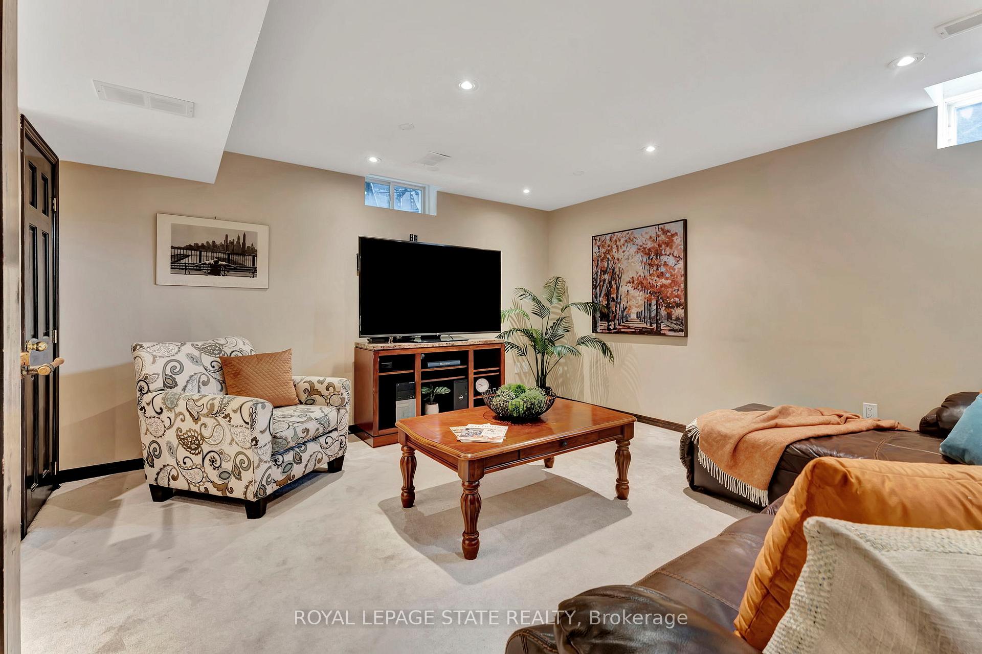 Photo 25 of 19 Watershore Drive, Hamilton, Winona — HOMEH