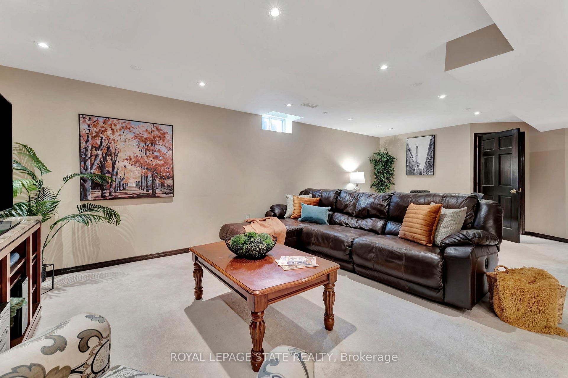 Photo 26 of 19 Watershore Drive, Hamilton, Winona — HOMEH