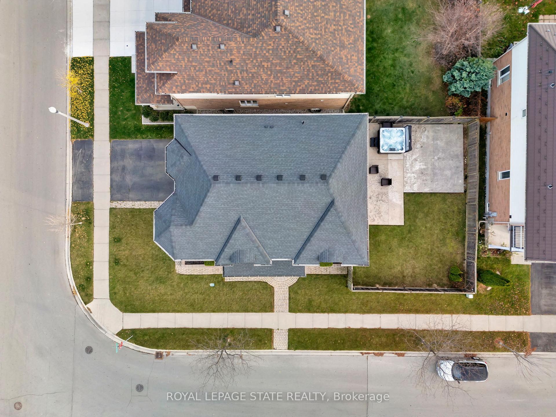 Photo 31 of 19 Watershore Drive, Hamilton, Winona — HOMEH