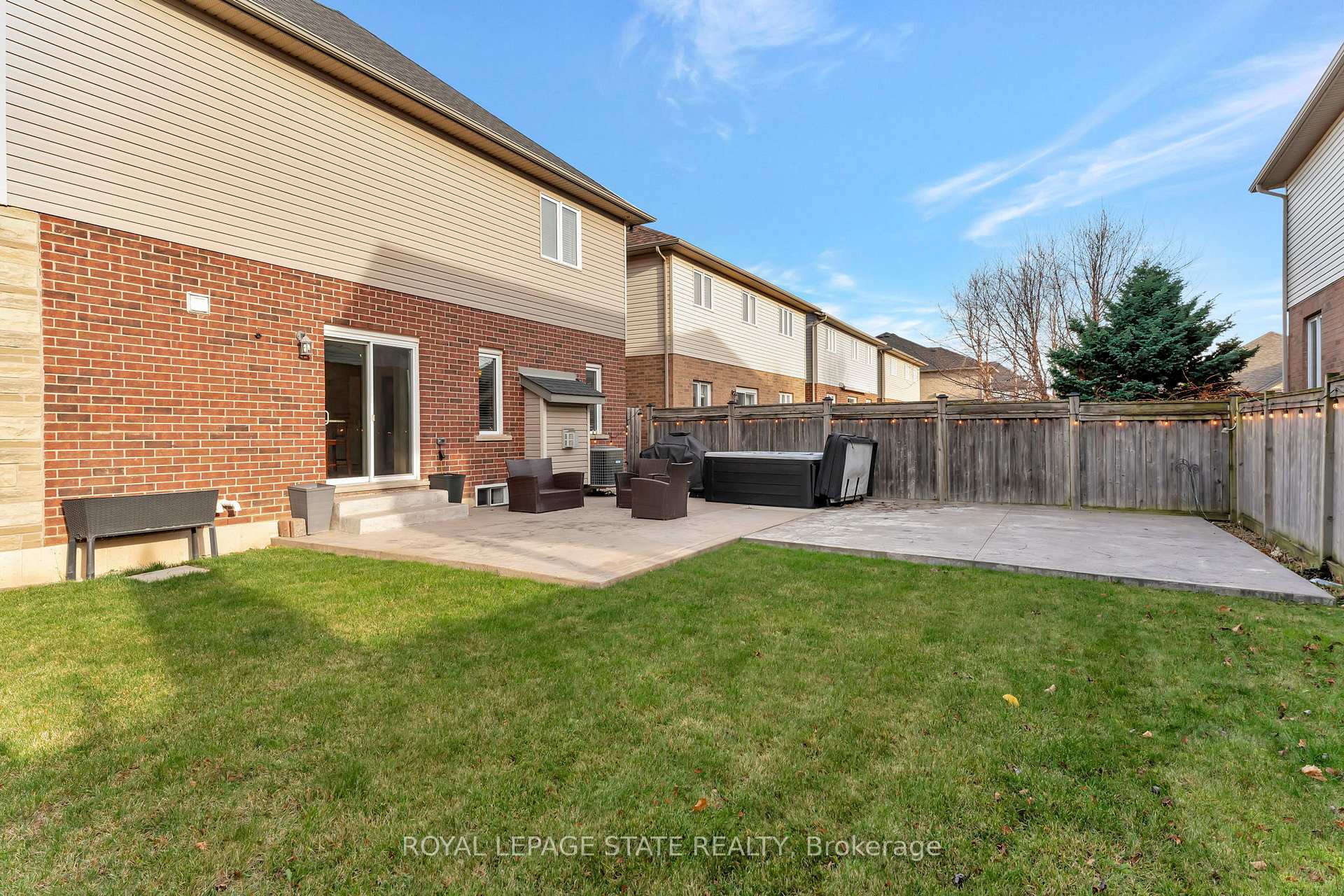 Photo 33 of 19 Watershore Drive, Hamilton, Winona — HOMEH