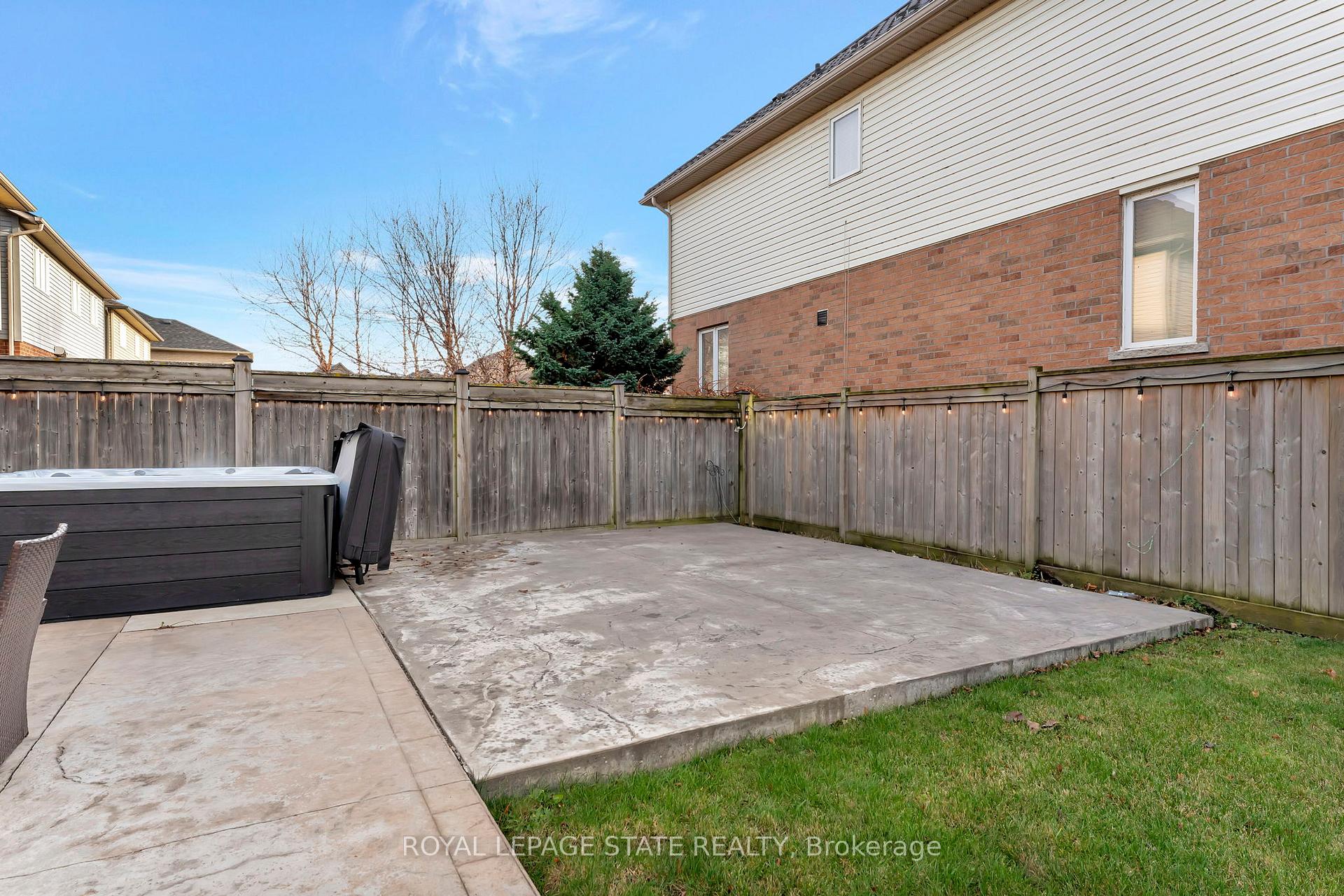 Photo 35 of 19 Watershore Drive, Hamilton, Winona — HOMEH