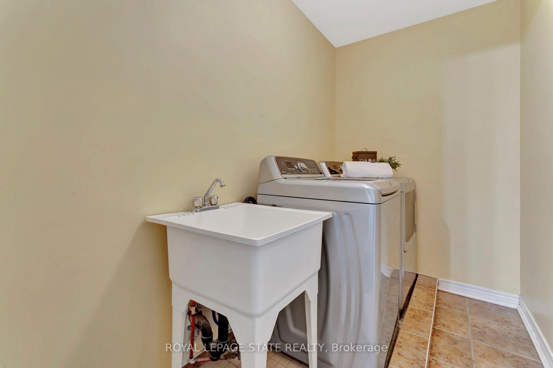 Photo 38 of 19 Watershore Drive, Hamilton, Winona — HOMEH