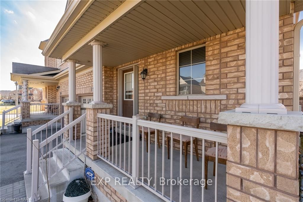 Photo 4 of 198 Wright Crescent, St. Catharines, Burleigh Hill — HOMEH