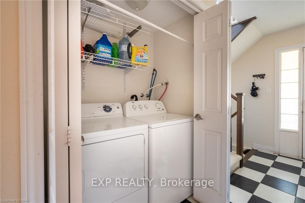 Photo 8 of 198 Wright Crescent, St. Catharines, Burleigh Hill — HOMEH