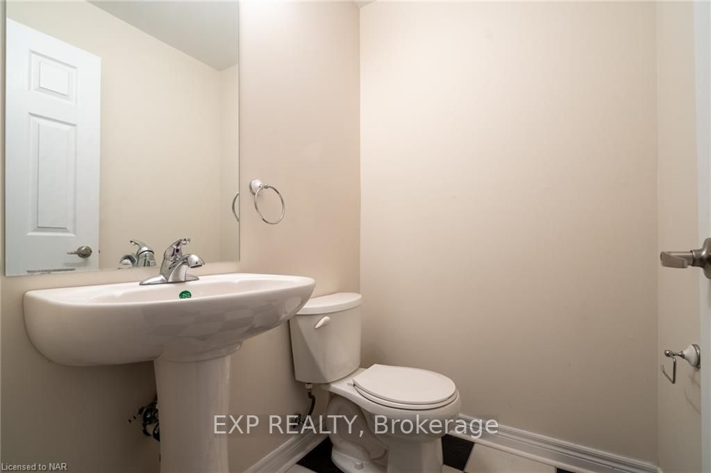Photo 9 of 198 Wright Crescent, St. Catharines, Burleigh Hill — HOMEH