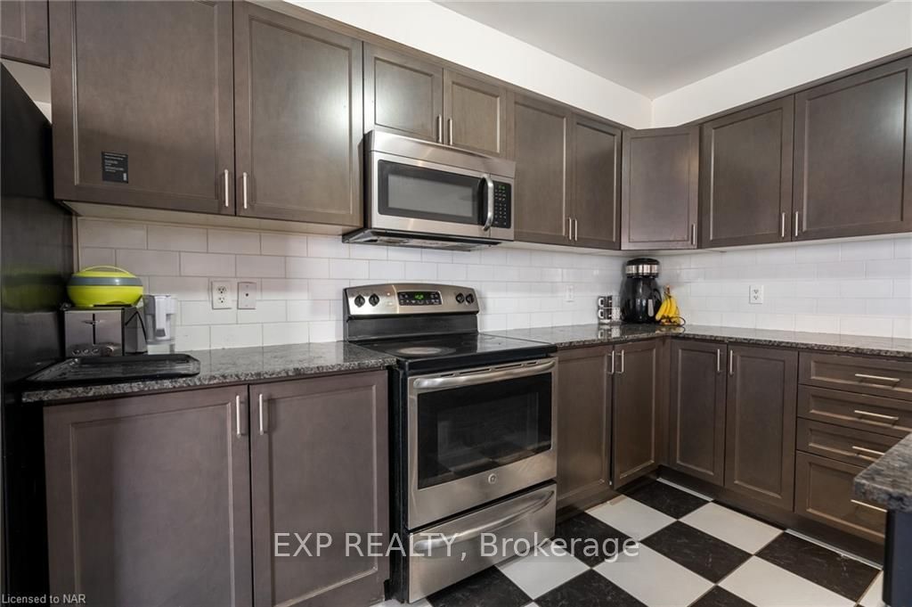 Photo 11 of 198 Wright Crescent, St. Catharines, Burleigh Hill — HOMEH