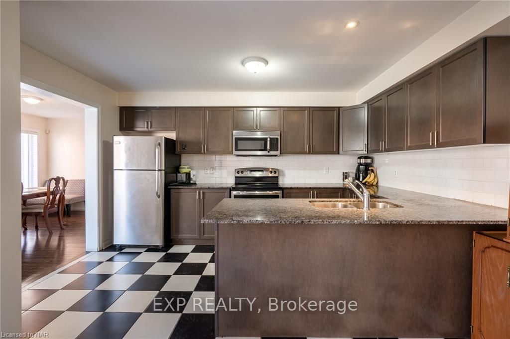 Photo 12 of 198 Wright Crescent, St. Catharines, Burleigh Hill — HOMEH