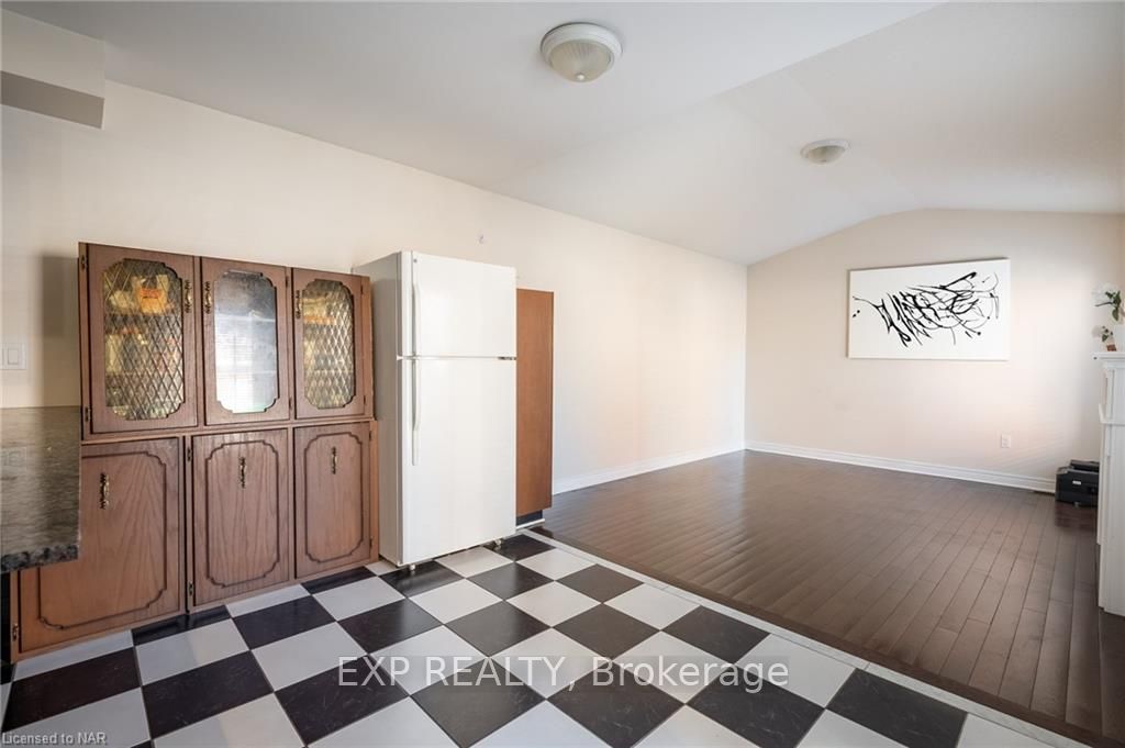 Photo 15 of 198 Wright Crescent, St. Catharines, Burleigh Hill — HOMEH