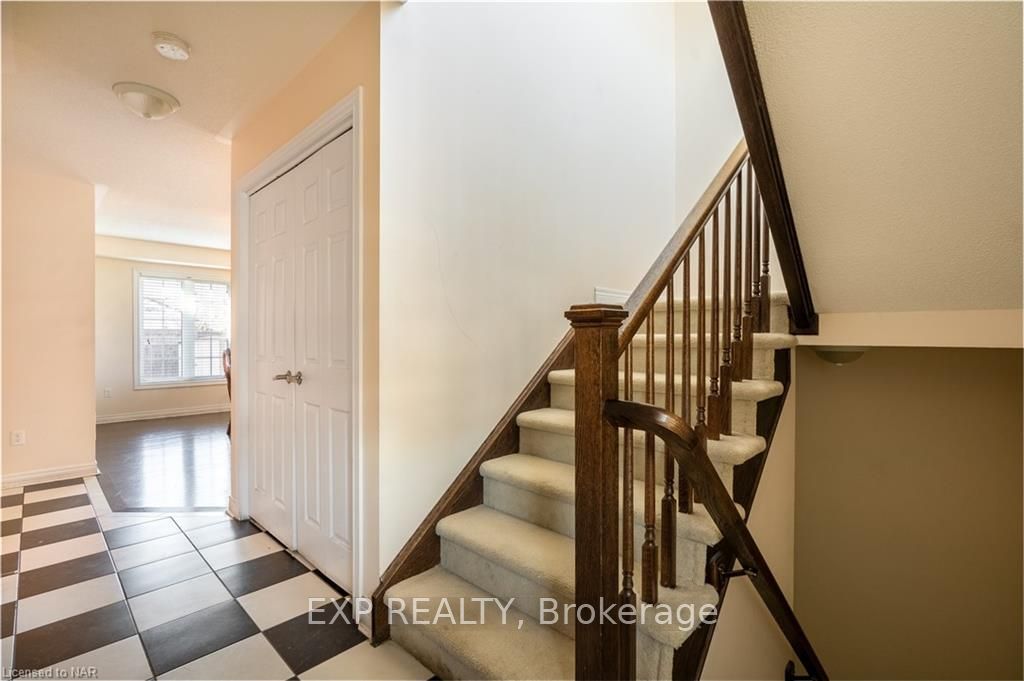 Photo 19 of 198 Wright Crescent, St. Catharines, Burleigh Hill — HOMEH