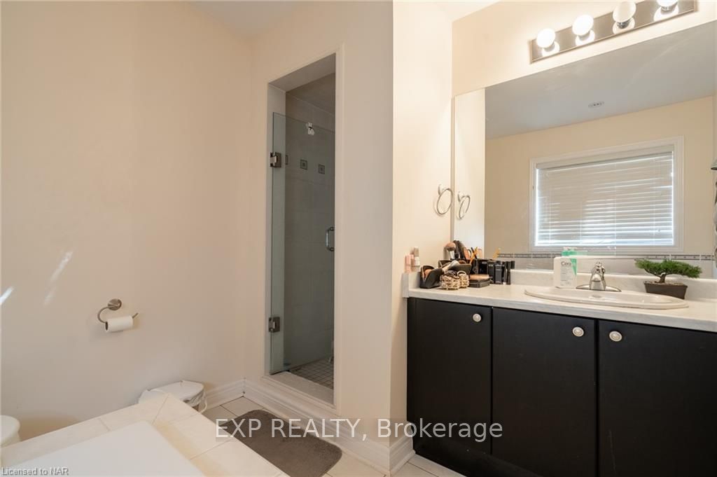 Photo 22 of 198 Wright Crescent, St. Catharines, Burleigh Hill — HOMEH