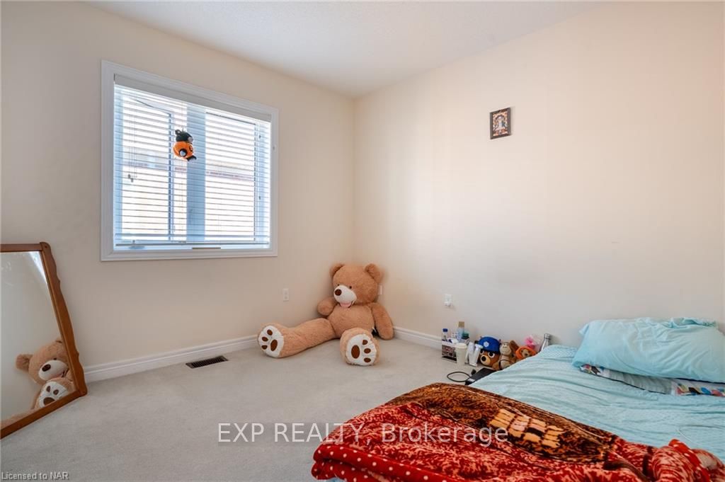 Photo 23 of 198 Wright Crescent, St. Catharines, Burleigh Hill — HOMEH