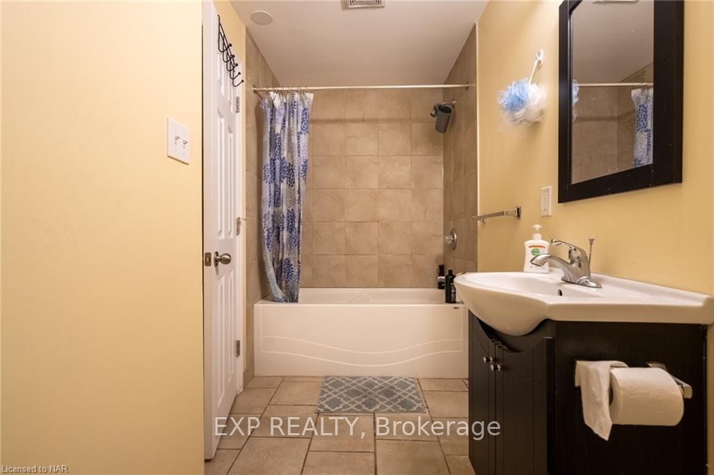 Photo 31 of 198 Wright Crescent, St. Catharines, Burleigh Hill — HOMEH