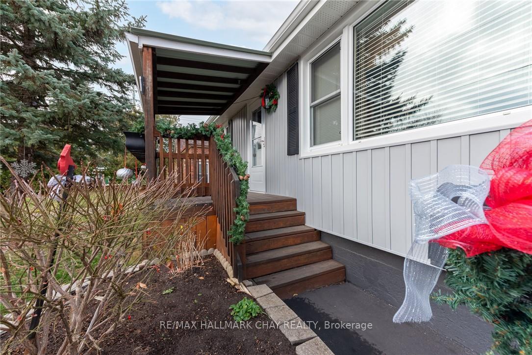 Photo 3 of 7 Seaforth Street, Barrie, Lakeshore — HOMEH