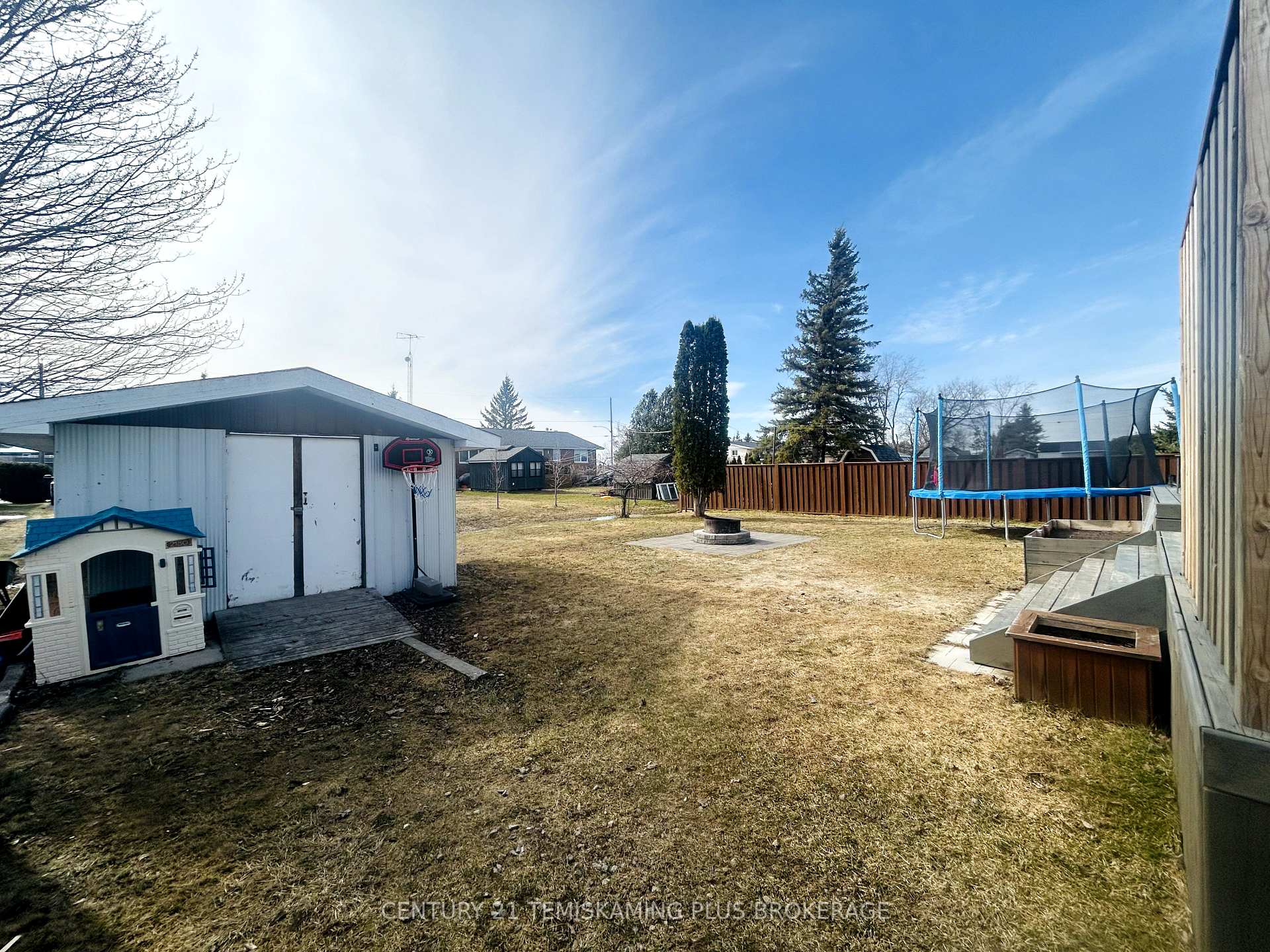Photo 10 of 32 Tenth Avenue N, Armstrong, Earlton — HOMEH