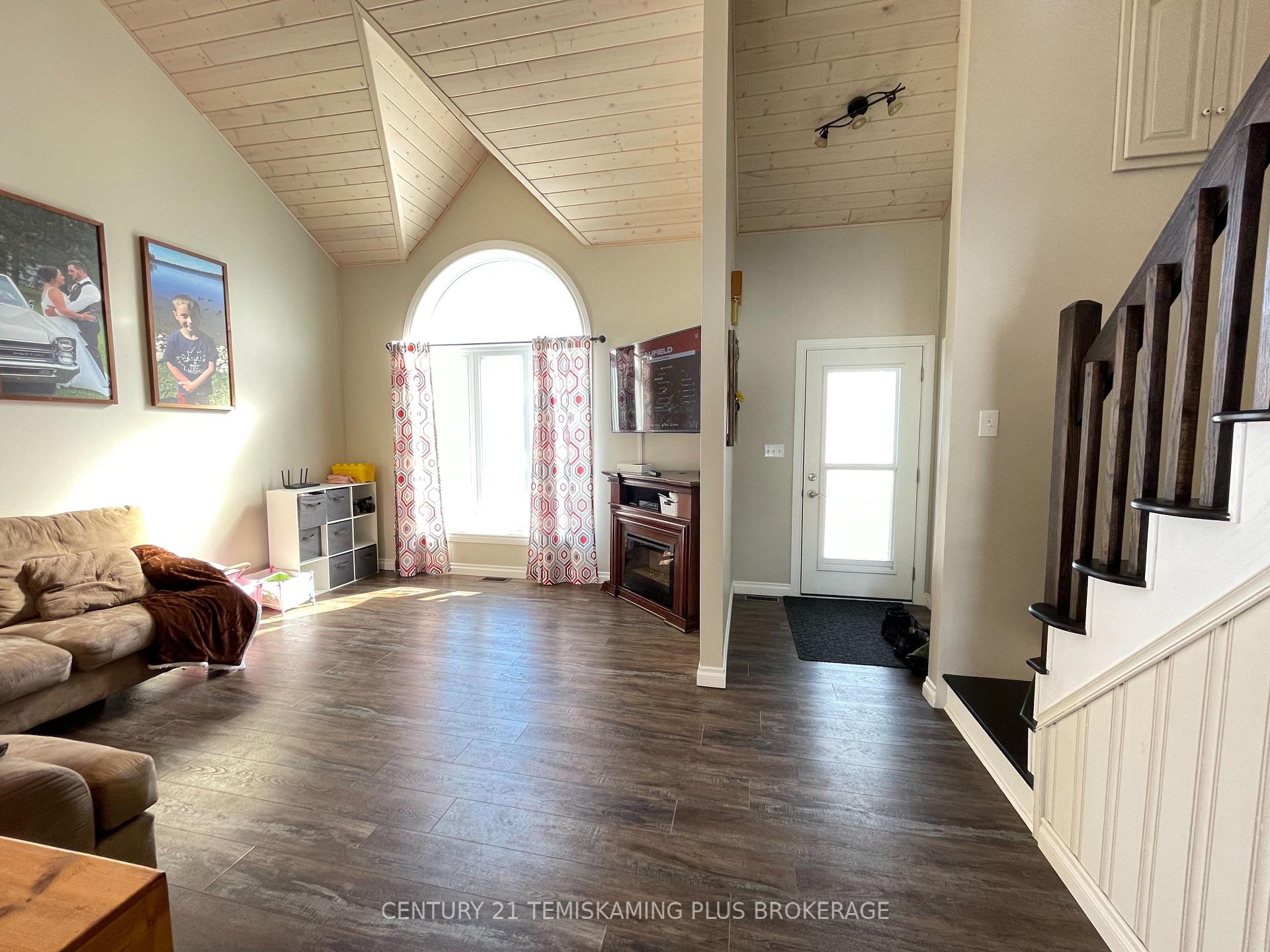 Photo 16 of 32 Tenth Avenue N, Armstrong, Earlton — HOMEH
