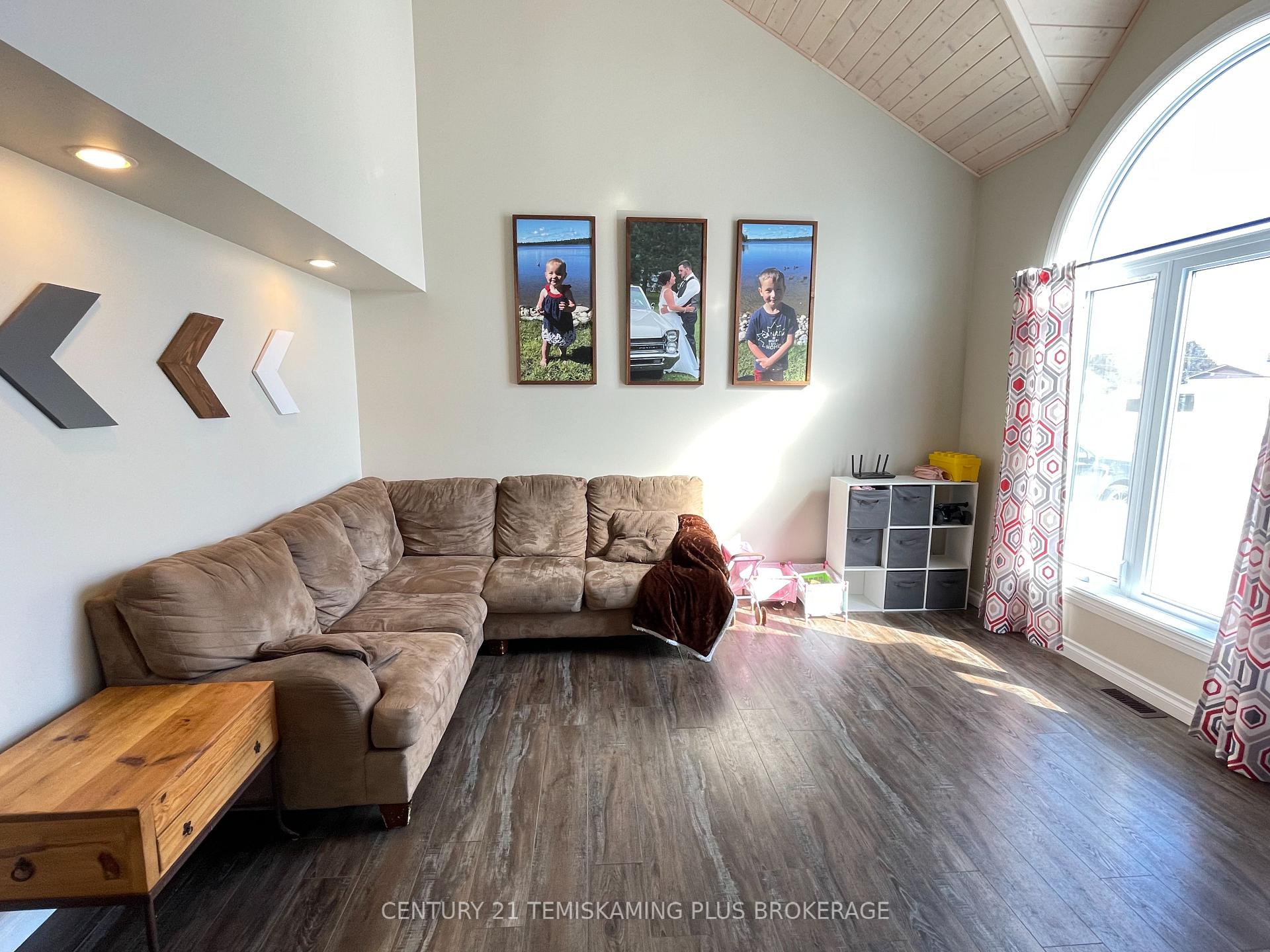 Photo 18 of 32 Tenth Avenue N, Armstrong, Earlton — HOMEH