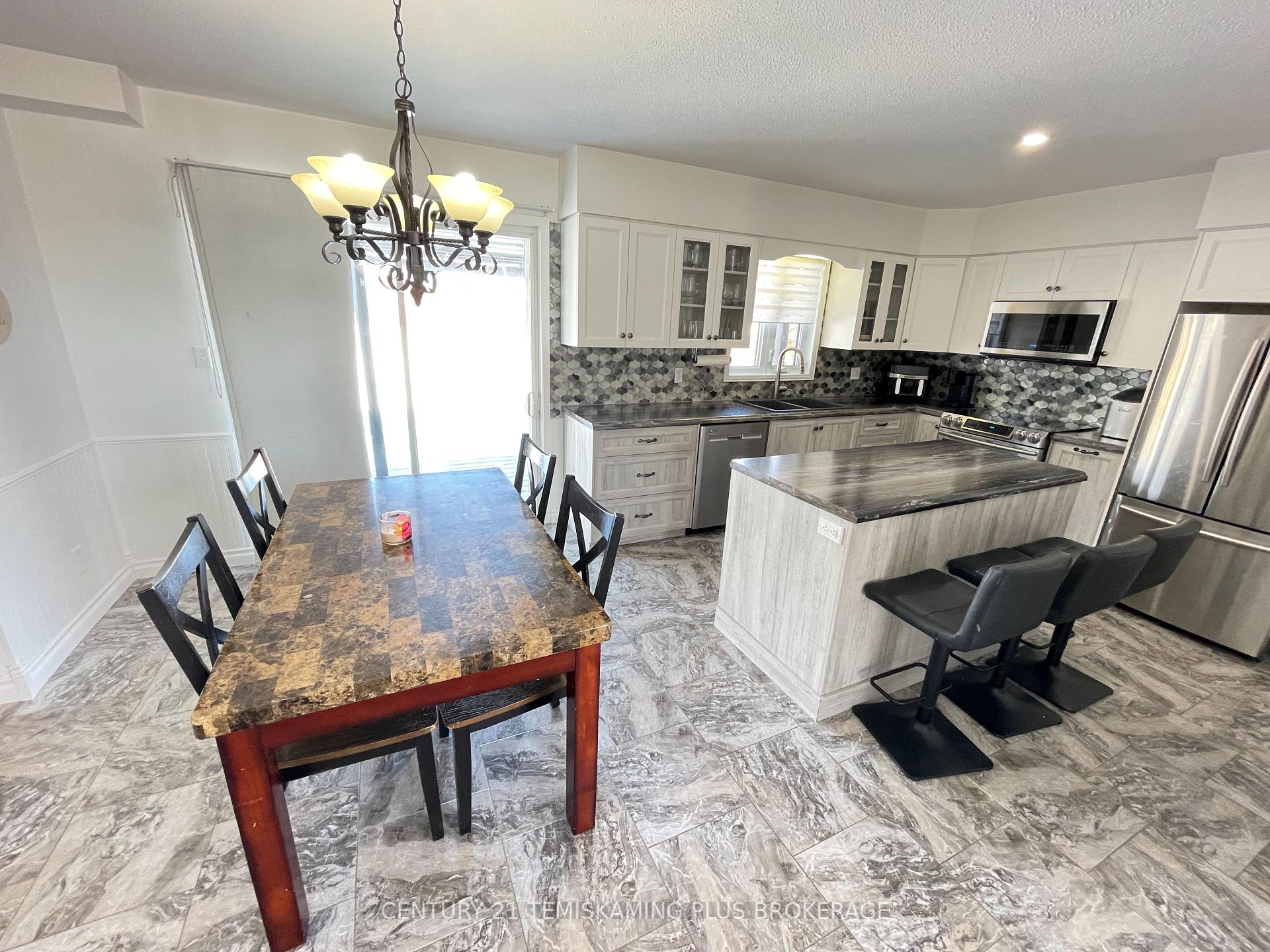 Photo 20 of 32 Tenth Avenue N, Armstrong, Earlton — HOMEH
