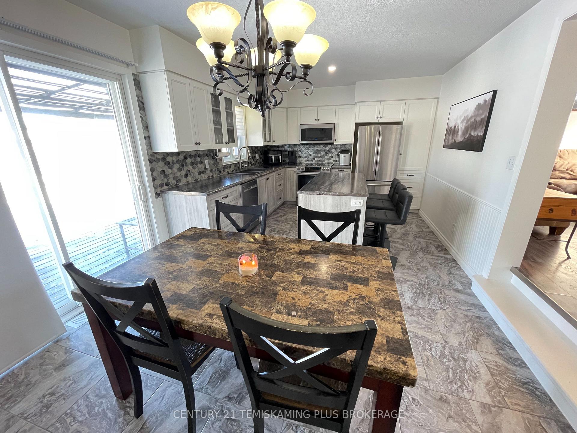 Photo 21 of 32 Tenth Avenue N, Armstrong, Earlton — HOMEH